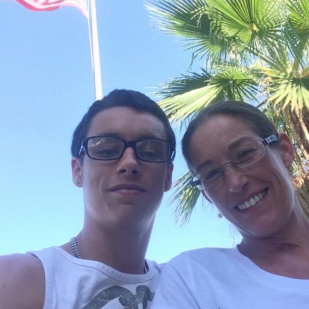 LIVE LISTING - Picture 5 of 16